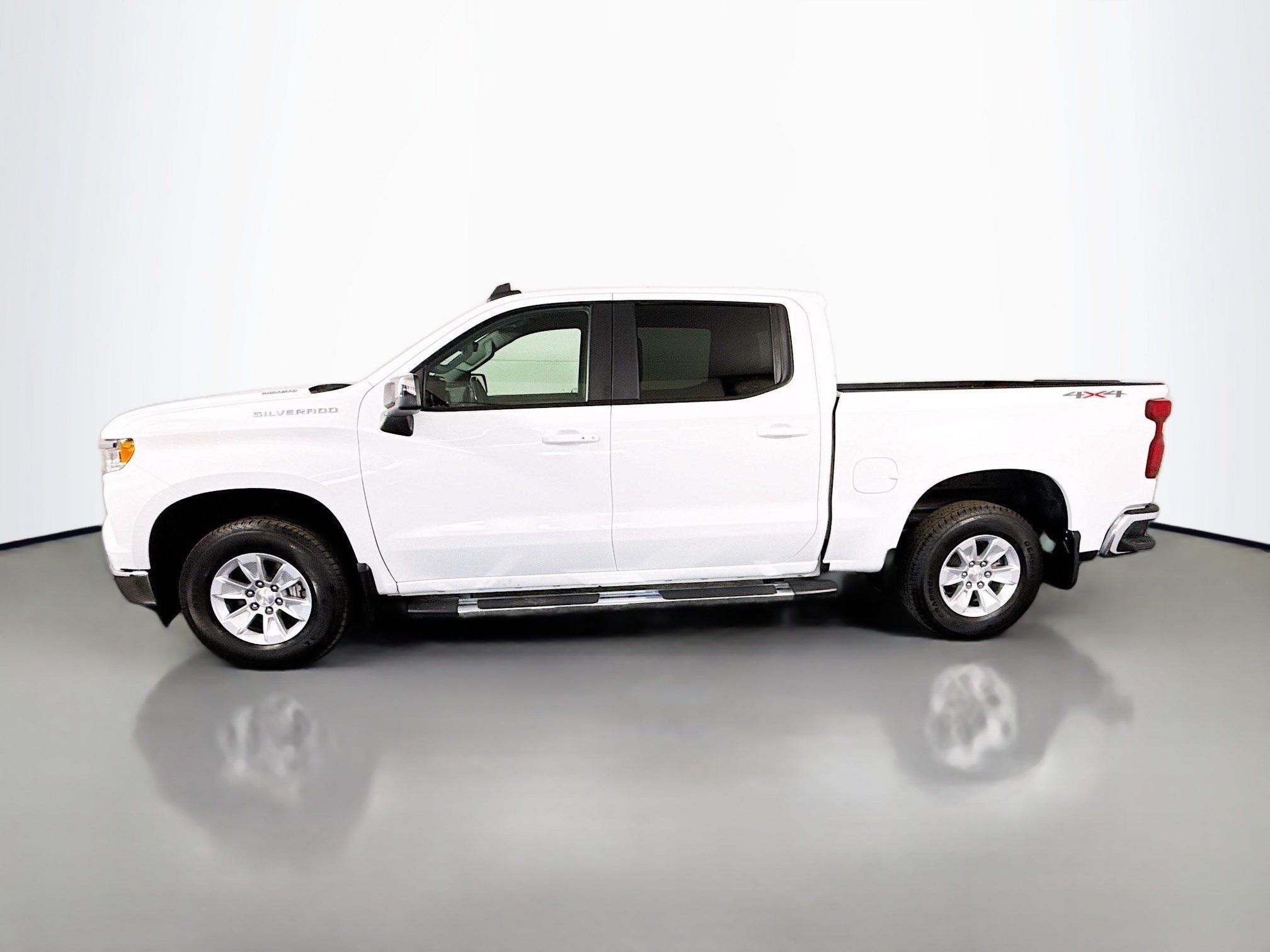 Used 2023 Chevrolet Silverado 1500 LT AWD/4WD image 6