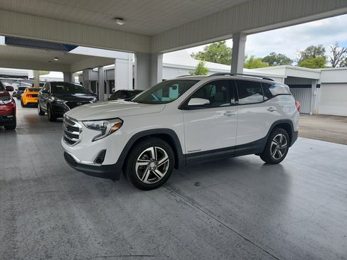 Used 2020 GMC Terrain SLT FWD image 1