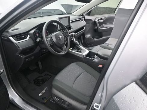 Used 2025 Toyota RAV4 XLE FWD image 4