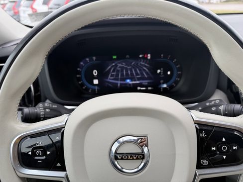 Used 2023 Volvo XC60 B5 Plus w/ Climate Package image 10