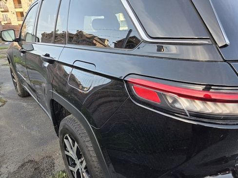 Used 2024 Jeep Grand Cherokee Limited image 7