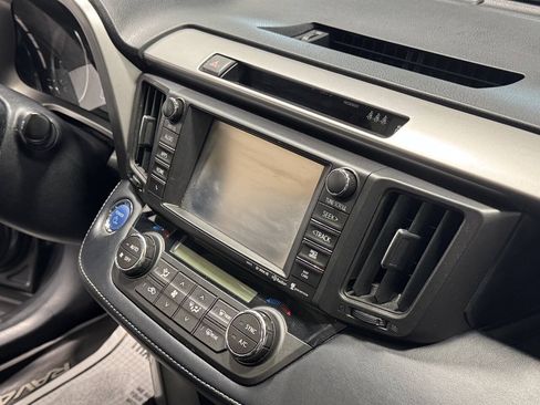 Used 2018 Toyota RAV4 XLE w/ Convenience Package AWD/4WD image 19