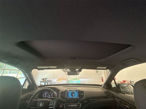 Used 2025 Honda Ridgeline Black Edition image 16