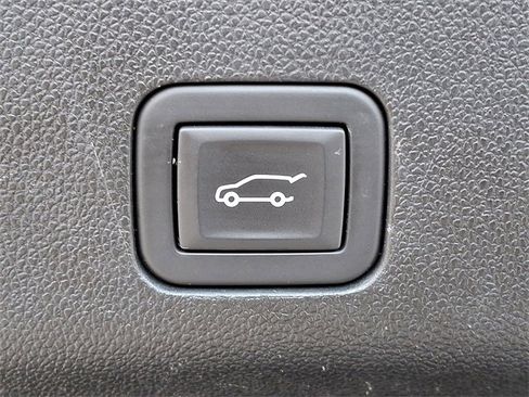 Used 2024 Chevrolet Suburban Premier image 26