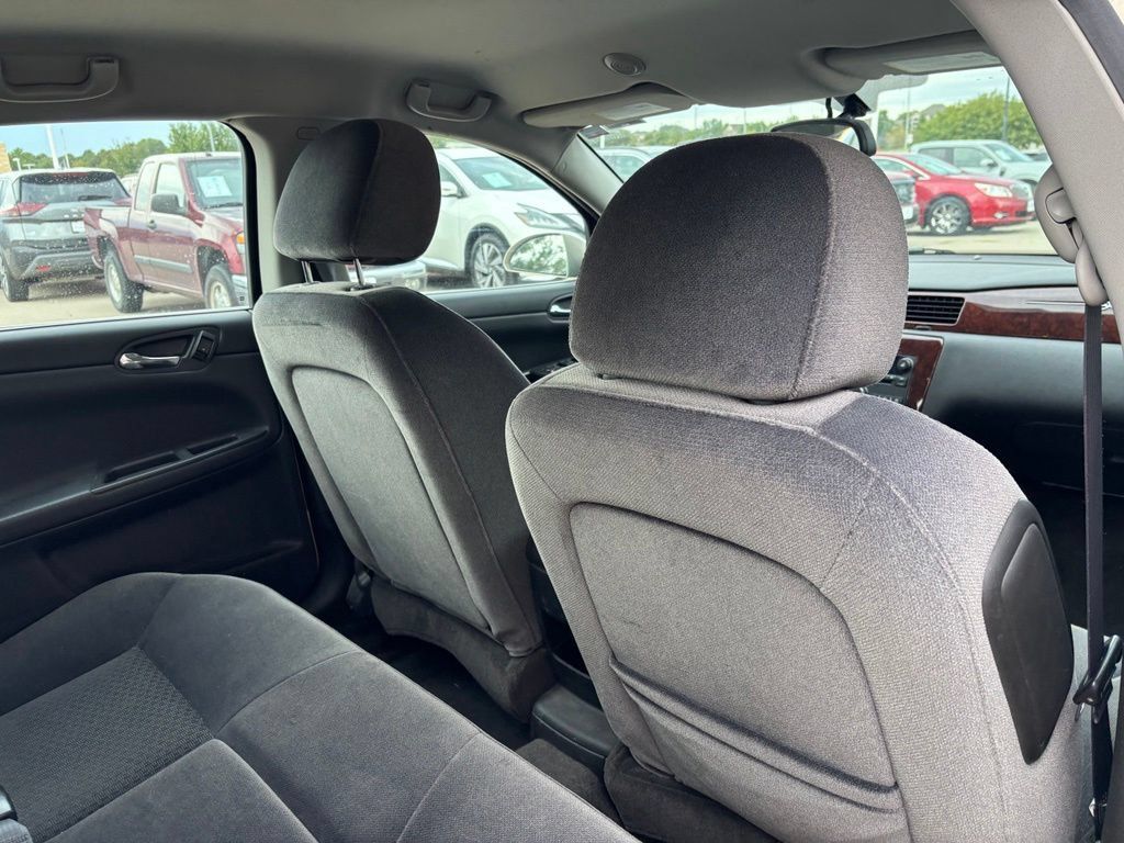 Used 2011 Chevrolet Impala LT FWD image 18