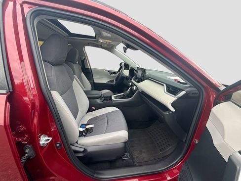 Used 2019 Toyota RAV4 XLE FWD image 31