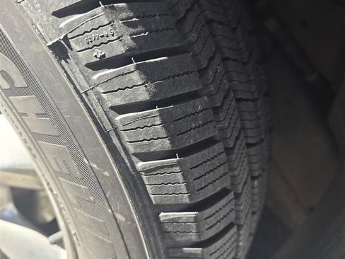 Used 2005 GMC Envoy SLT image 8