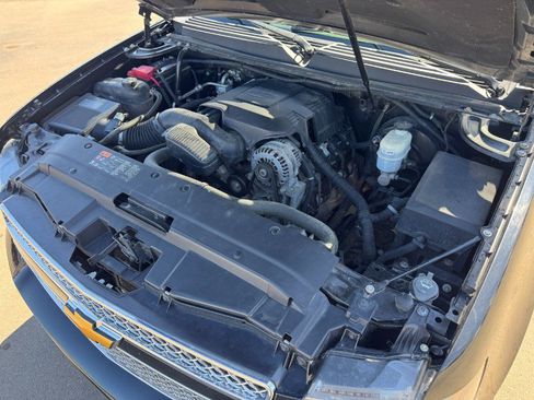 Used 2012 Chevrolet Suburban LTZ image 25