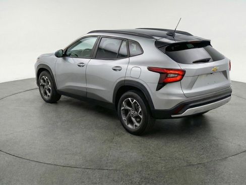 Used 2025 Chevrolet Trax LT FWD image 6
