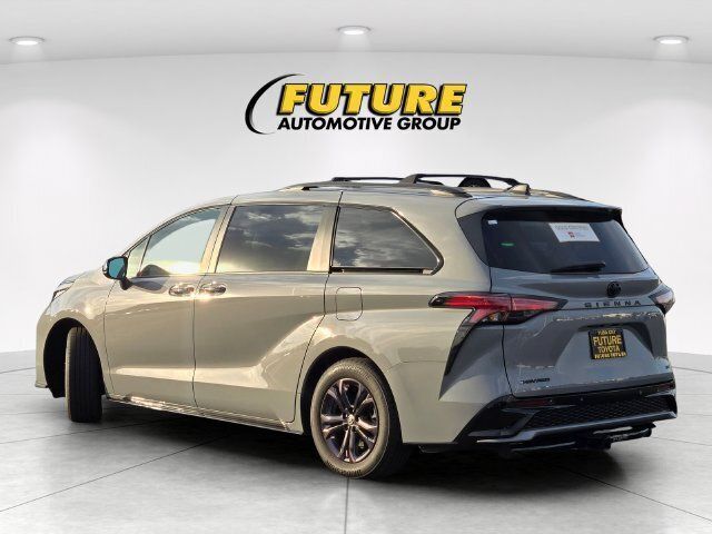 Used 2025 Toyota Sienna XSE w/ XSE Plus Package AWD/4WD image 7