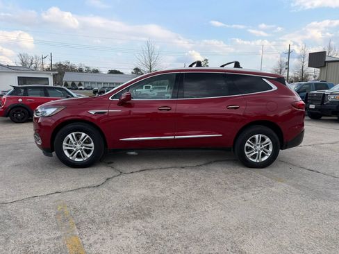 Used 2019 Buick Enclave Essence image 2