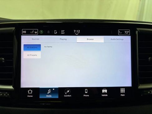 Used 2023 Chrysler Pacifica Touring-L image 34