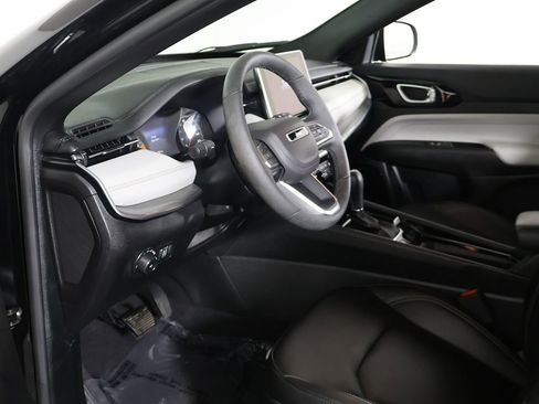 Used 2025 Jeep Compass Limited AWD/4WD image 21