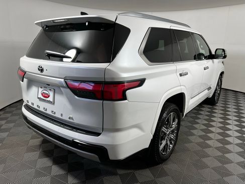 Certified 2023 Toyota Sequoia Capstone image 5