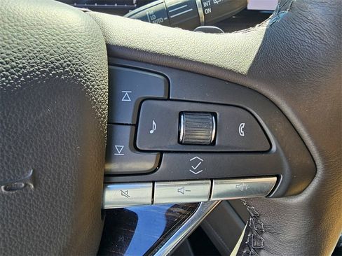 Used 2022 Cadillac Escalade Premium Luxury image 21