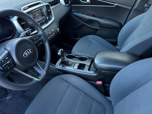Used 2017 Kia Sorento AWD image 10
