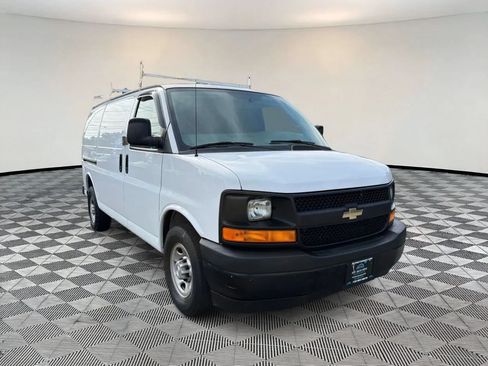 Used 2017 Chevrolet Express 2500 RWD image 1