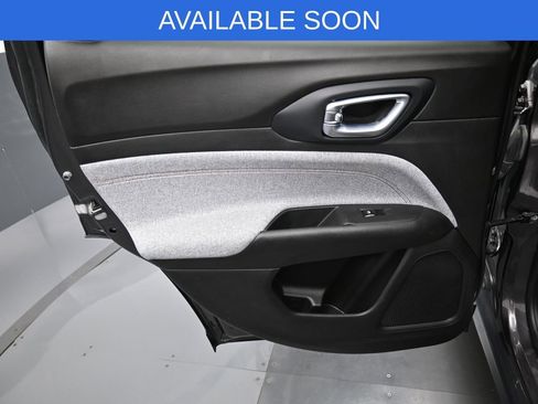 Used 2023 Jeep Compass Latitude image 29