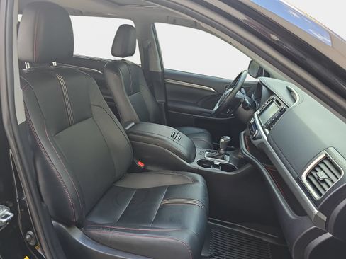 Used 2019 Toyota Highlander SE AWD/4WD image 12