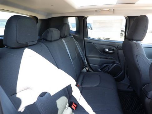 New 2023 Jeep Renegade Latitude w/ Sun & Fun Group image 18