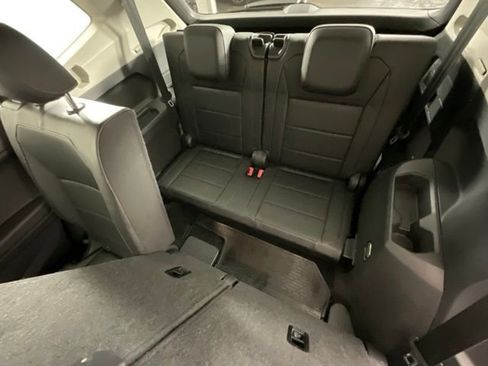 Used 2020 Volkswagen Tiguan SE FWD image 16
