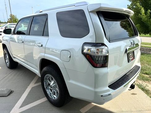 Used 2017 Toyota 4Runner Limited AWD/4WD image 6