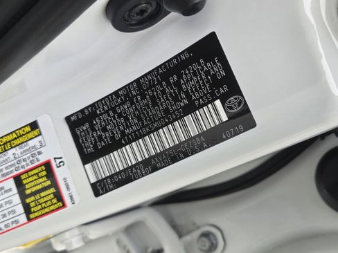 Certified 2021 Toyota Camry SE image 28