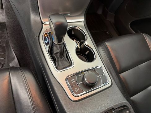 Used 2018 Jeep Grand Cherokee Limited image 20