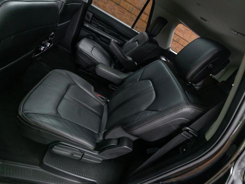 Used 2018 Ford Expedition Max Platinum AWD/4WD image 13