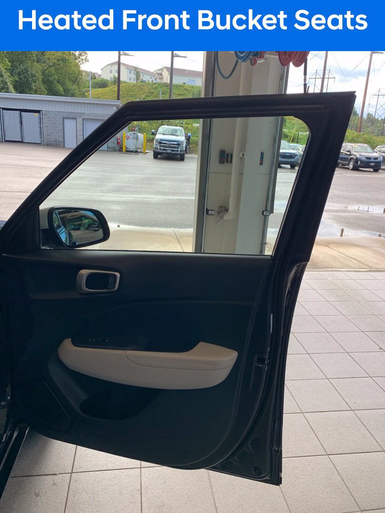 Certified 2022 Hyundai Venue Limited FWD image 15