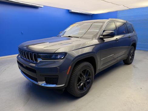 Used 2022 Jeep Grand Cherokee L Laredo w/ Luxury Tech Group I AWD/4WD image 4