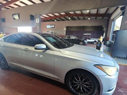 Used 2015 Hyundai Genesis 5.0 RWD image 4