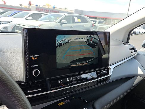 Used 2025 Toyota Sienna XLE FWD image 18
