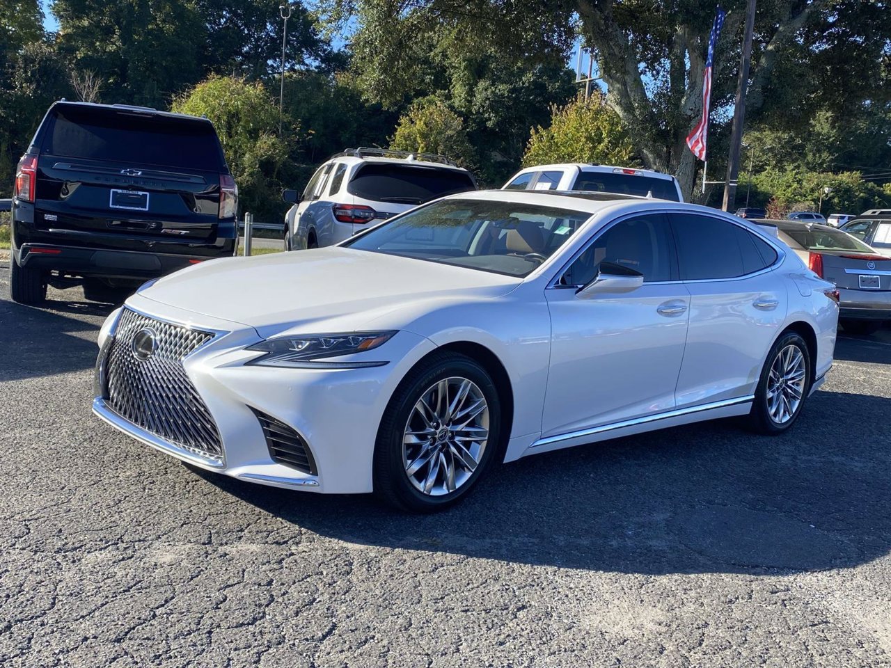 Used 2018 Lexus LS 500 w/ Accessory Package (Z2) RWD image 3