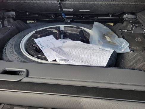 Used 2026 BMW X5 xDrive40i w/ Executive Package image 10