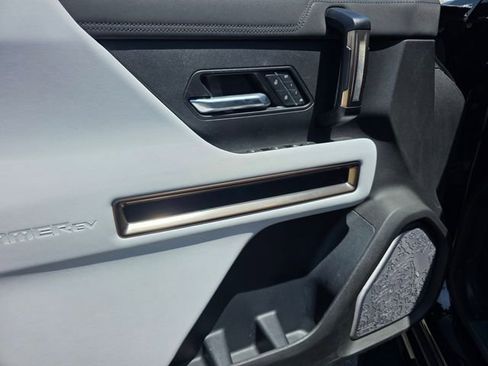 Used 2025 GMC Hummer EV 2X AWD/4WD image 8