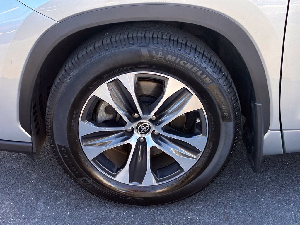 Used 2021 Toyota Highlander XLE AWD/4WD image 50