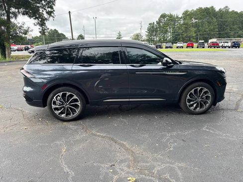Used 2024 Lincoln Nautilus Reserve AWD/4WD image 6