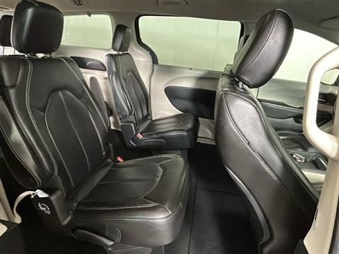 Used 2021 Chrysler Voyager Lxi FWD image 28