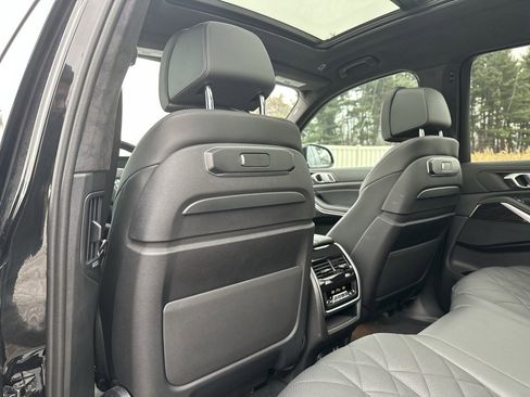 Certified 2024 BMW X7 xDrive40i w/ M Sport Package image 25