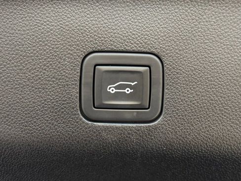 Used 2023 Chevrolet Tahoe High Country image 11