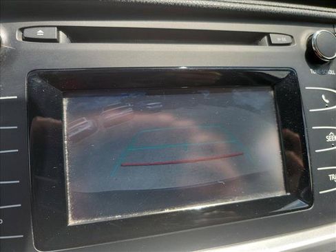 Used 2019 Toyota Highlander LE FWD image 25