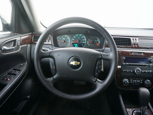 Used 2016 Chevrolet Impala LT image 11