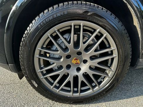 Used 2018 Porsche Cayenne image 11
