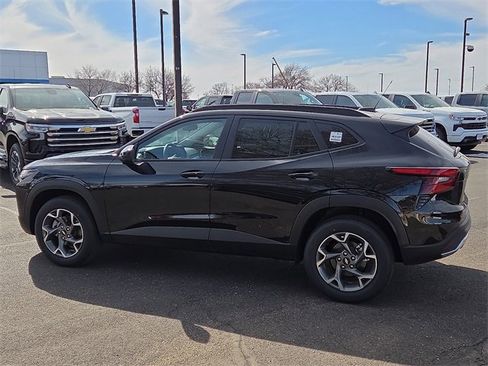 New 2026 Chevrolet Trax LT w/ Sunroof Package image 2