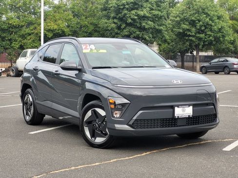 Used 2024 Hyundai Kona SEL FWD image 2