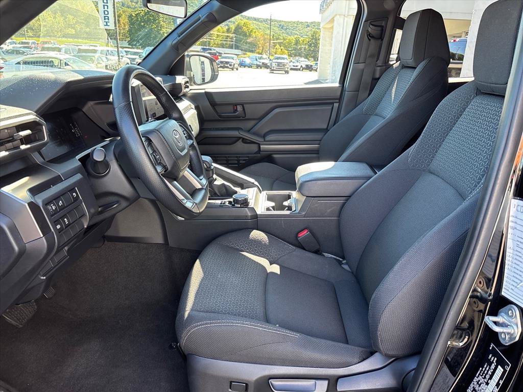 Used 2025 Toyota 4Runner SR5 AWD/4WD image 9