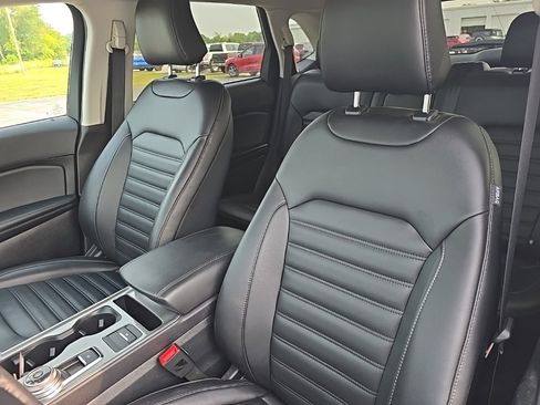 Used 2024 Ford Edge SEL image 17