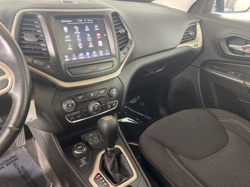 Used 2017 Jeep Cherokee 75th Anniversary AWD/4WD image 29