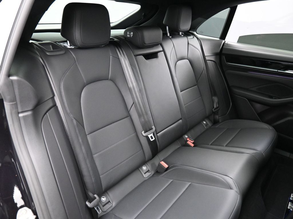Certified 2025 Porsche Macan 4S Electric AWD/4WD image 27